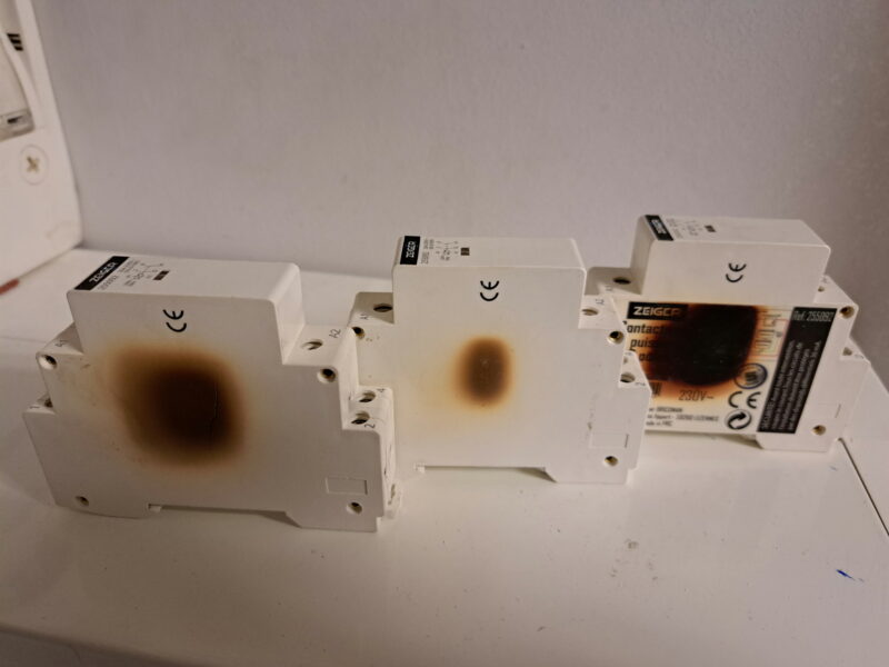 Mon tableau électrique chauffe : est-ce normal ?
