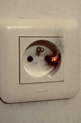 Prise qui chauffe danger