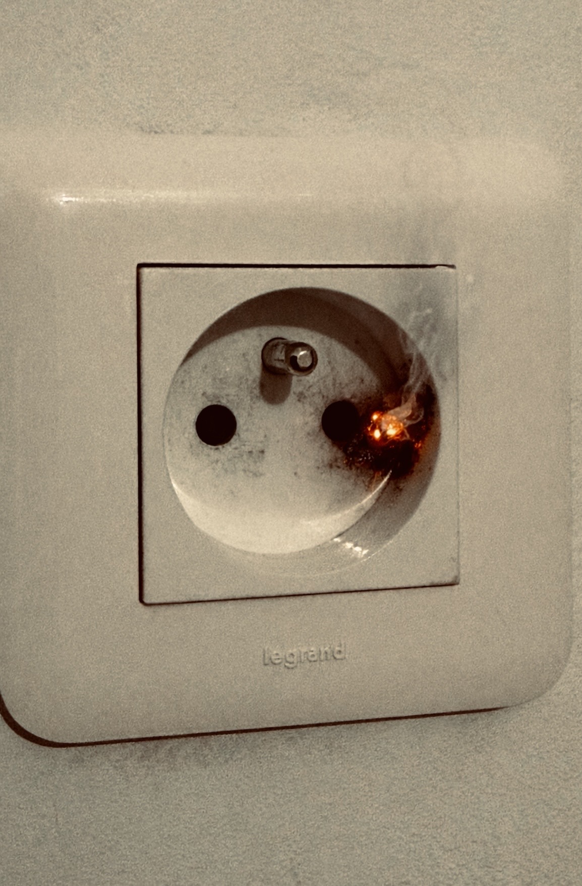 Prise électrique qui chauffe : est-ce dangereux ?