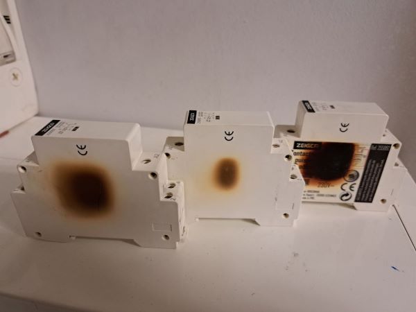 Mon tableau électrique chauffe : est-ce normal ?
