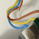 fil électrique dénudé réparation