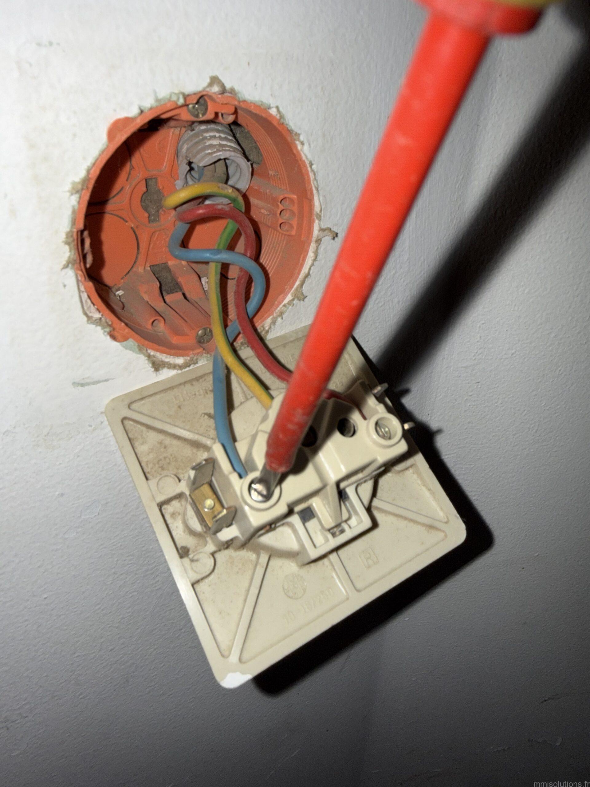 Remplacer une prise électrique : est-ce possible soi-même ?