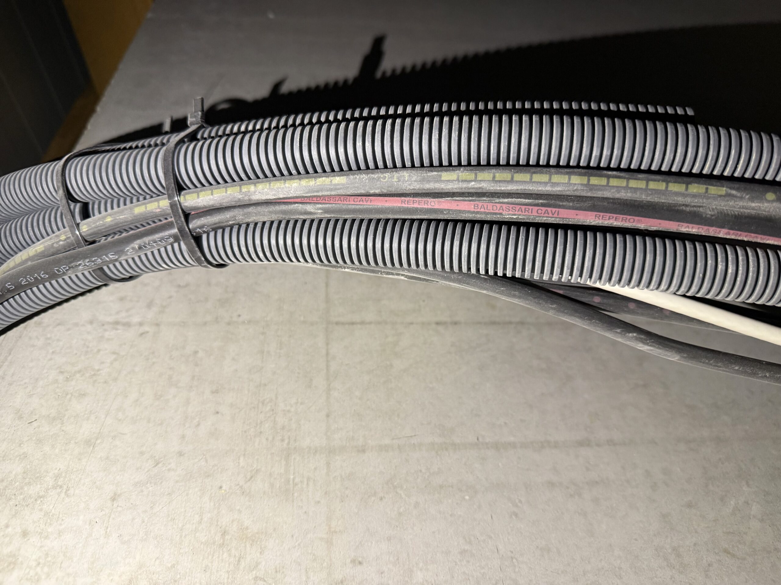 câble électrique sans gaine obligatoire