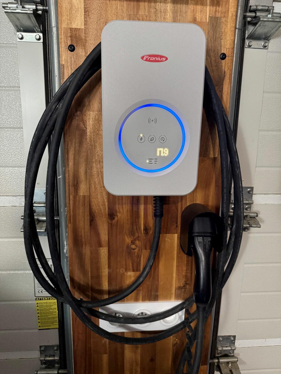 Installer une borne de recharge chez soi : peut-on le faire soi-même ?