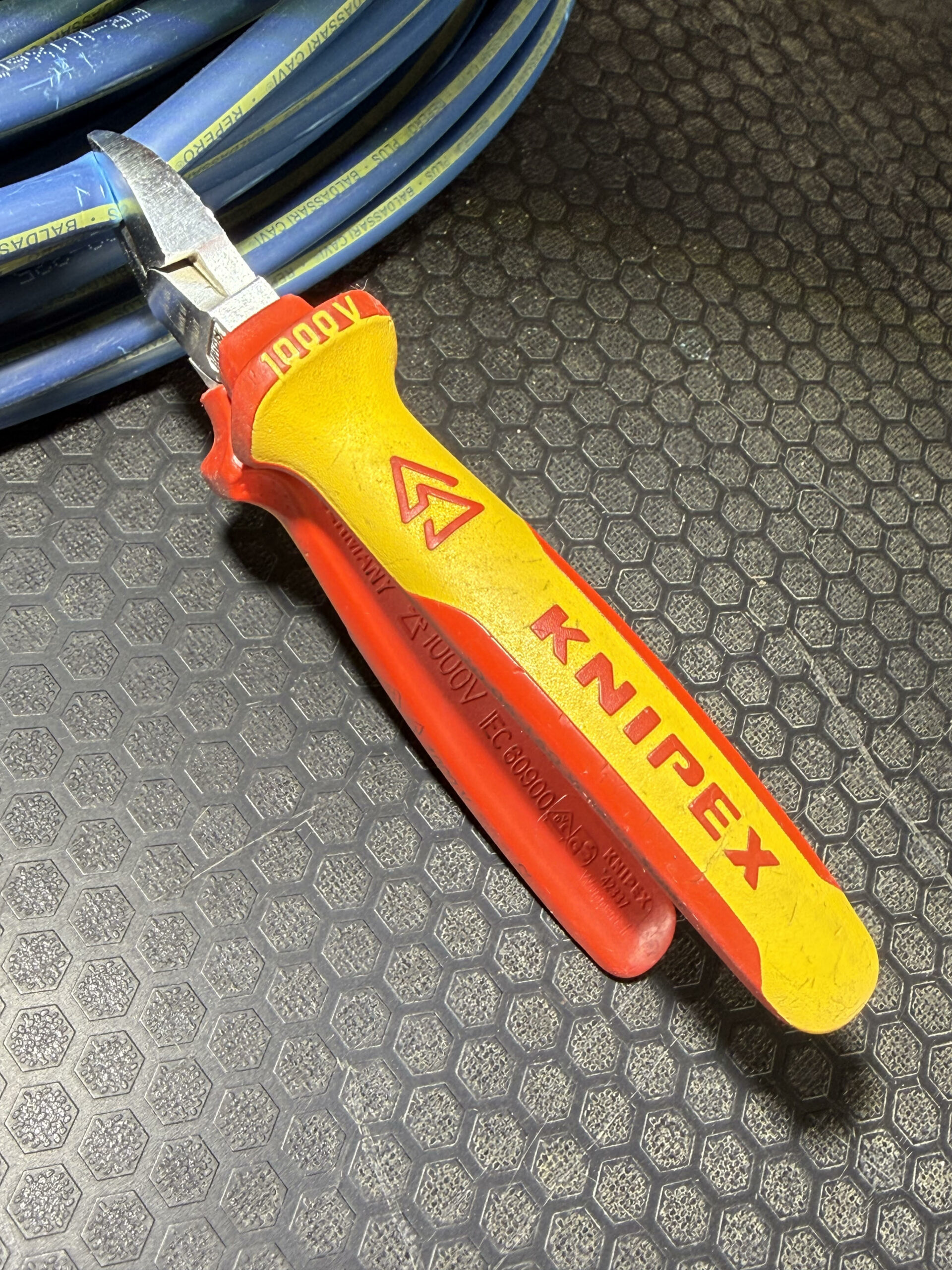 La Knipex coupante 7006160 : la pince qu’on retrouve toujours dans ma sacoche