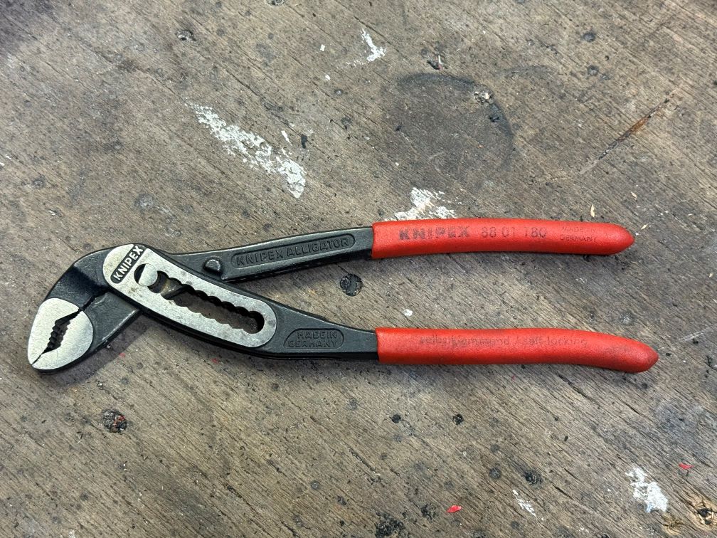 La Knipex Alligator 88 01 180 : la multiprise que je garde en poche (avis d’électricien)
