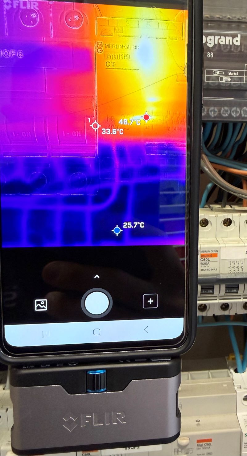 Caméra thermique en électricité : utile ou gadget ? Mon avis après 2 ans avec la FLIR ONE