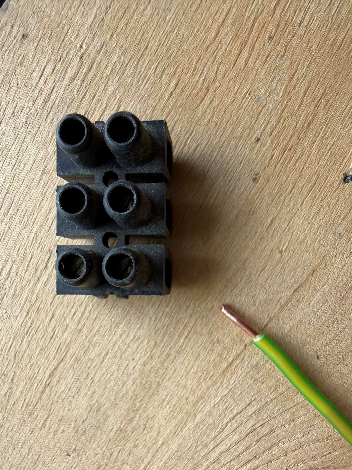 Wago ou domino : quelle borne de connexion choisir