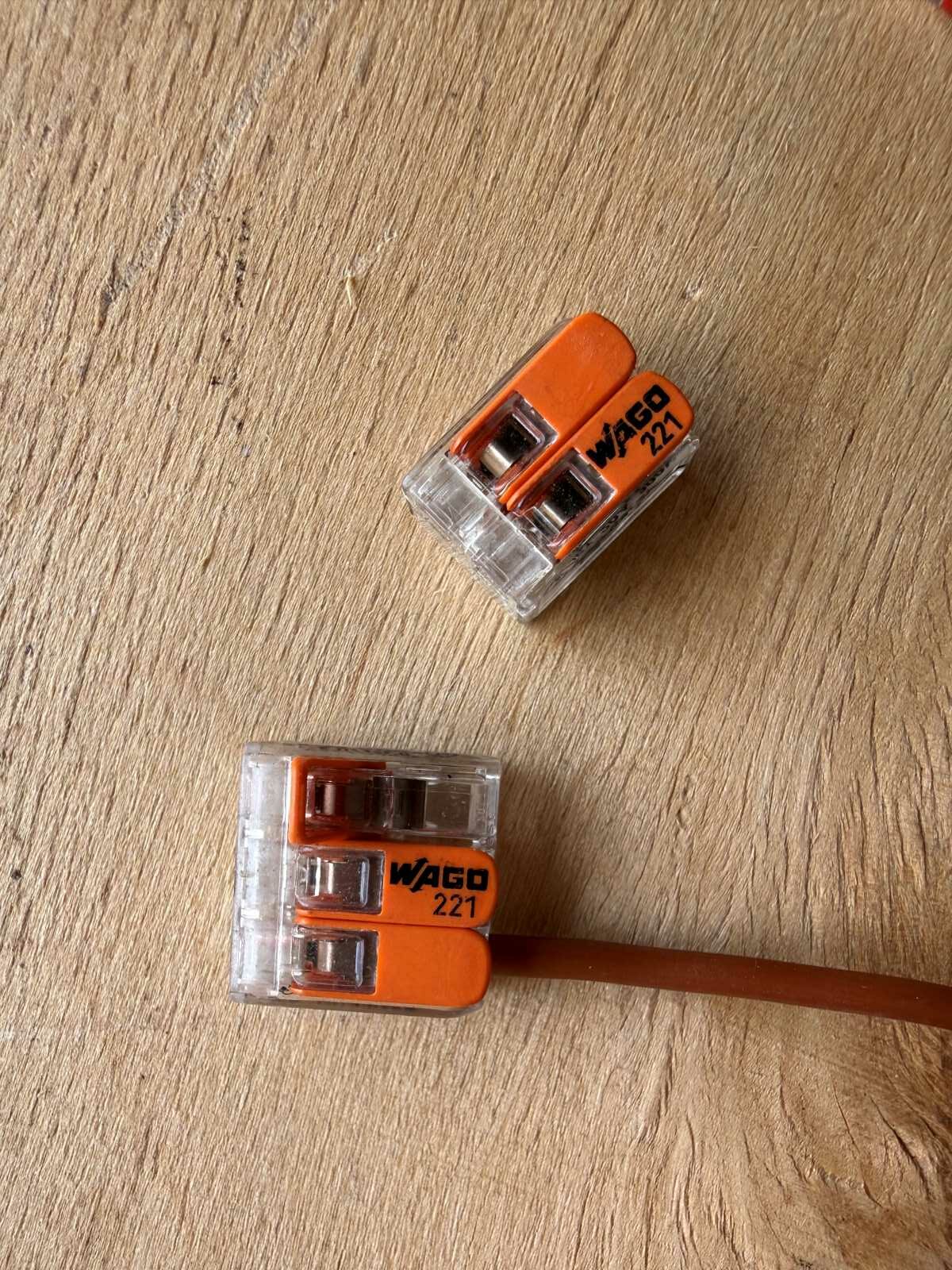 Wago ou domino : quelle borne de connexion choisir